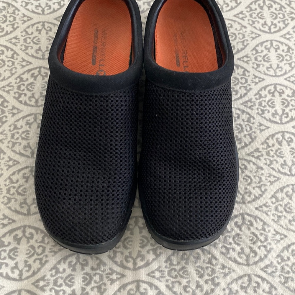 Merrill Slip ons. Size 9 Narrow.